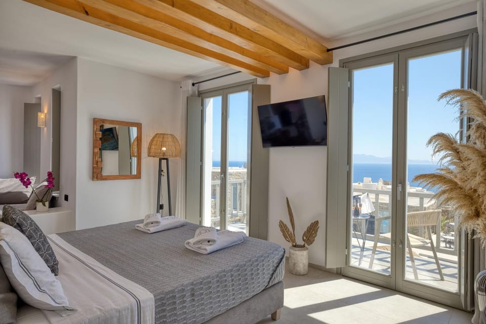 Bed, TV and multimedia, View (from property/room), Balcony/Terrace, Bedroom, Sea view