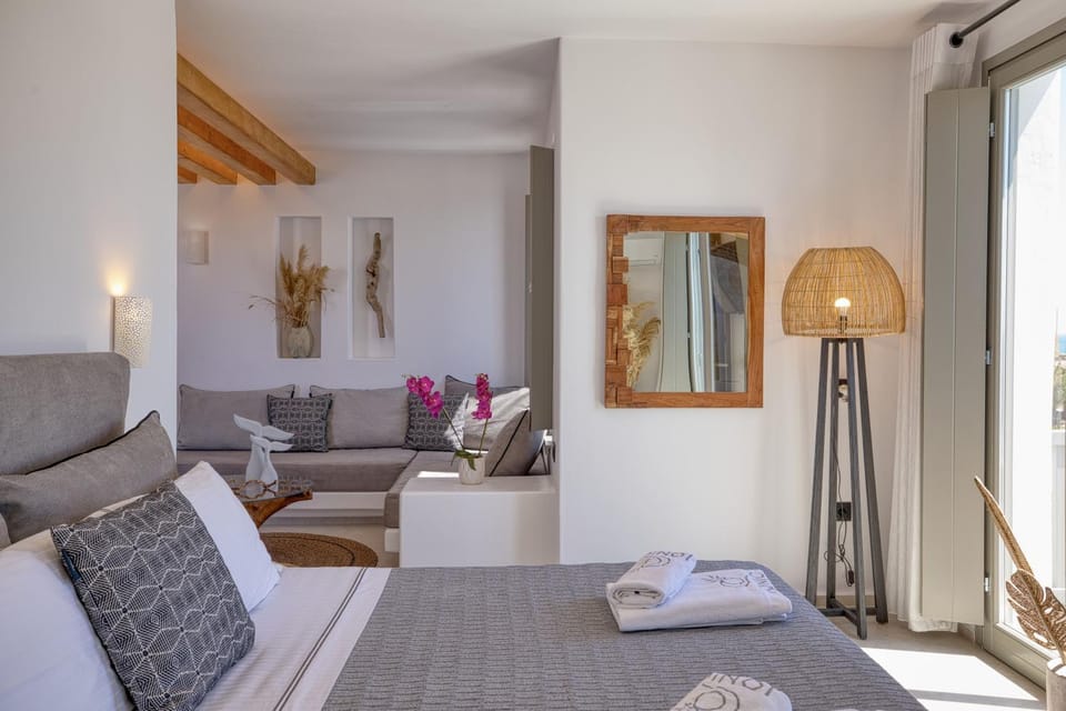 Bed, Seating area, Bedroom, towels