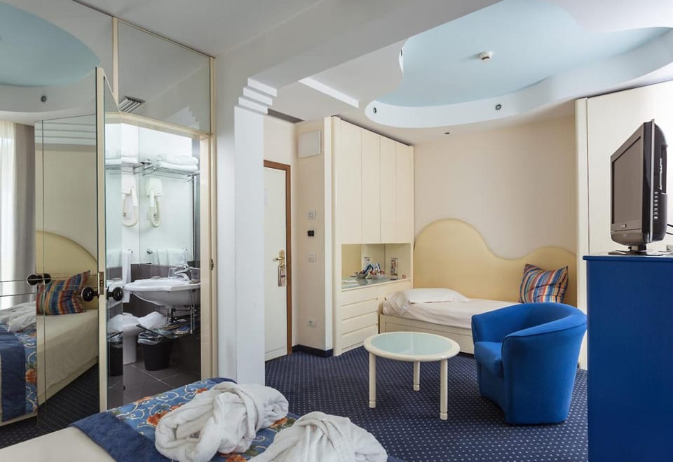 Bed, Bathroom, Photo of the whole room