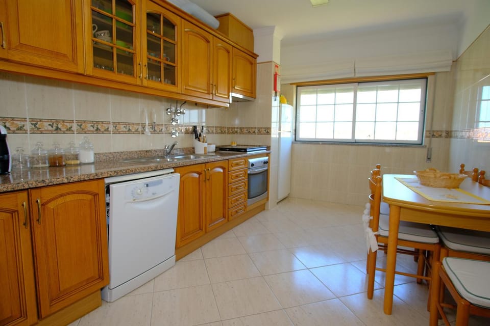 Kitchen or kitchenette, Dining area, Communal kitchen