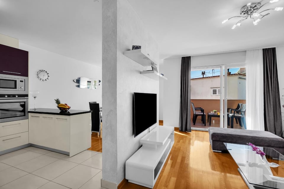 TV and multimedia, Kitchen or kitchenette, Living room, Seating area, Dining area, minibar, pet friendly