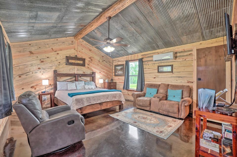 Updated Studio Cabin in Ozark w/ Yard & Mtn View Cabin in Arkansas