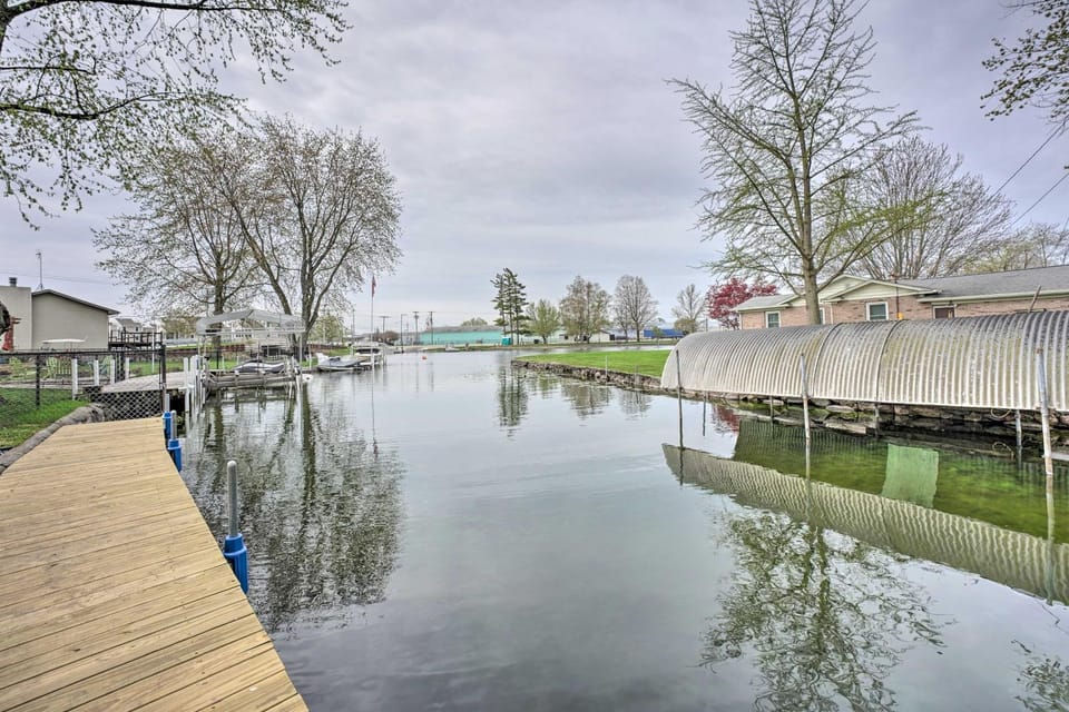 Waterfront Syracuse Home w/ Patio & Fire Pit! House in Indiana