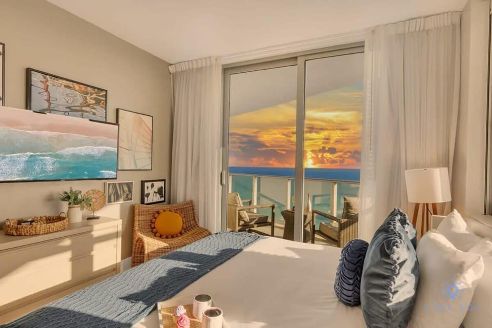 Insane Ocean View Balcony - Beachfront Resort - Pools Apartment in Hollywood Beach