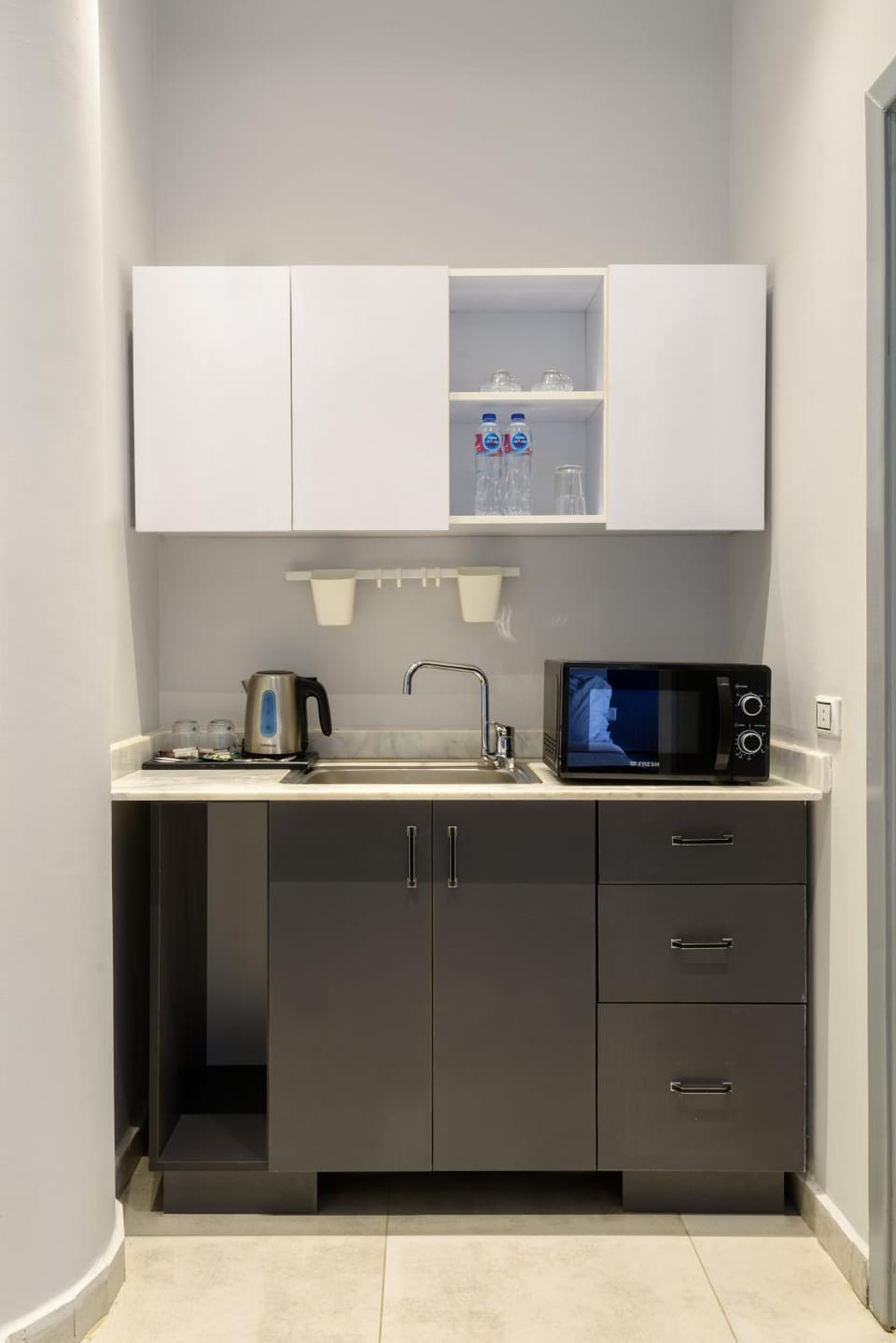Coffee/tea facilities, Kitchen or kitchenette, minibar, stove