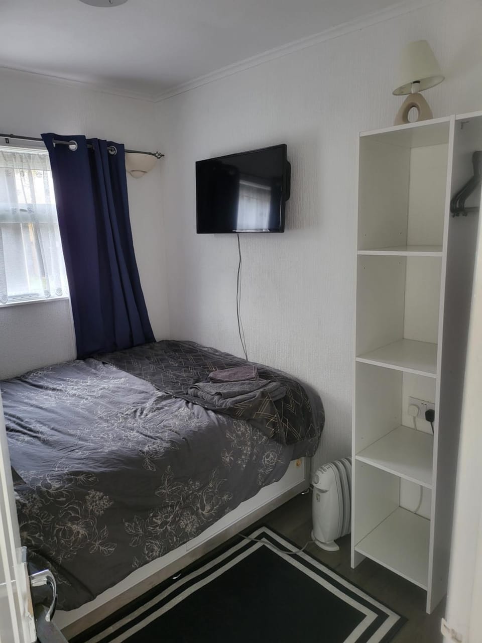 Bed, TV and multimedia, Bedroom, wardrobe