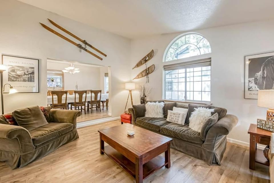 Montgomery Estates Ski & Beach Haven House in South Lake Tahoe