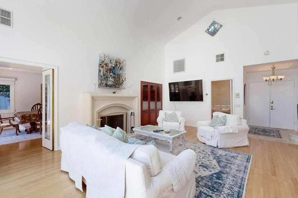 Tullis Charm House in Beverly Hills
