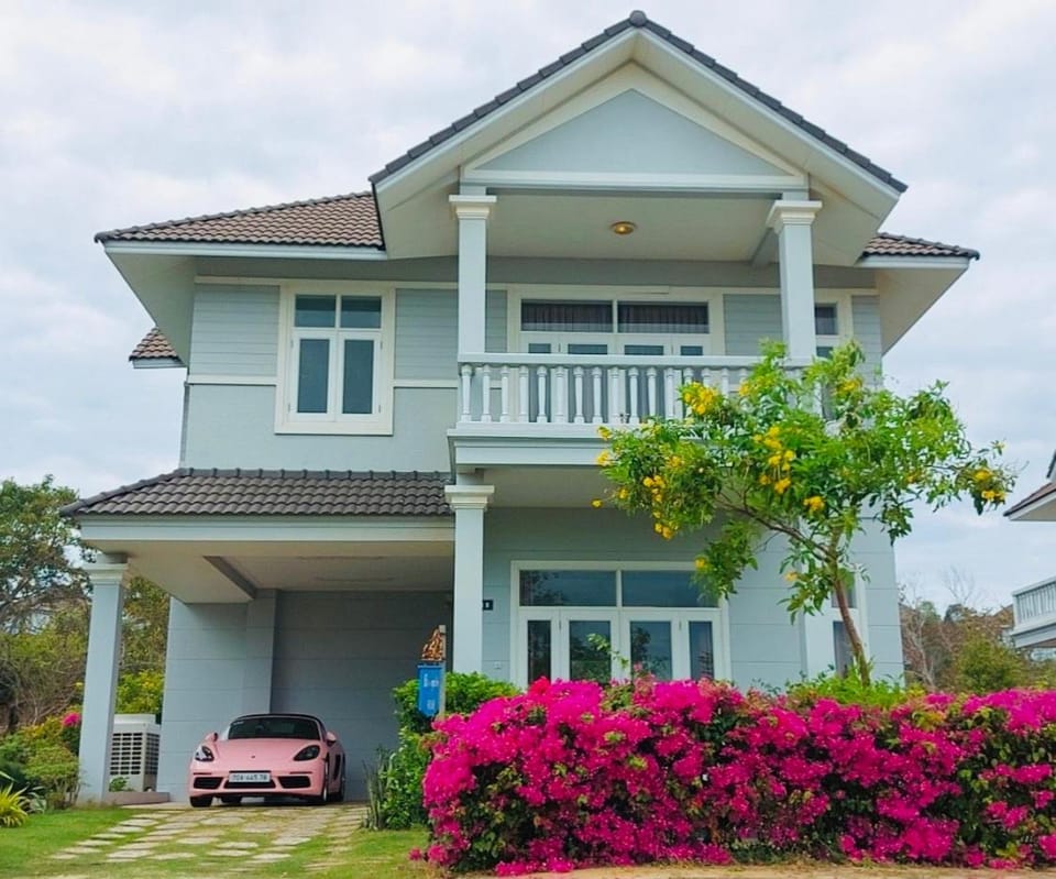 Property building, Day