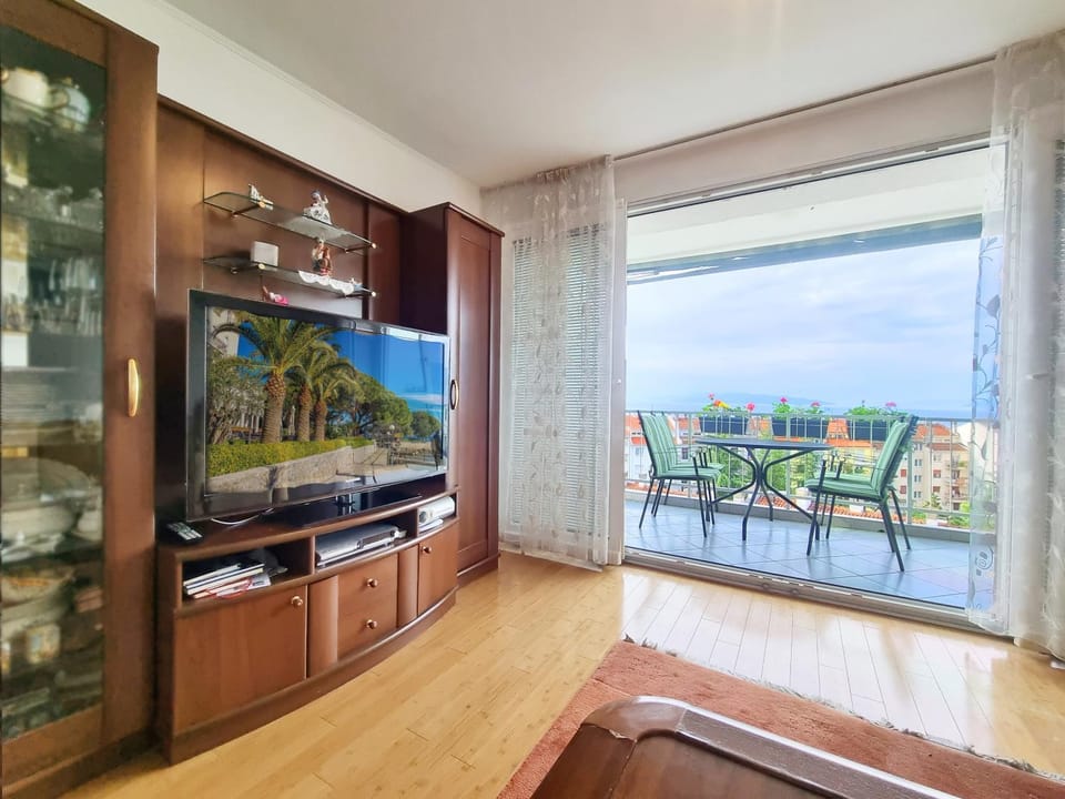 Communal lounge/ TV room, TV and multimedia, Balcony/Terrace, Living room, Seating area, Sea view