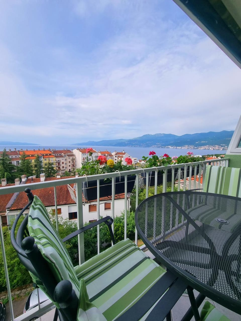 Balcony/Terrace, Seating area, City view, Sea view, Street view