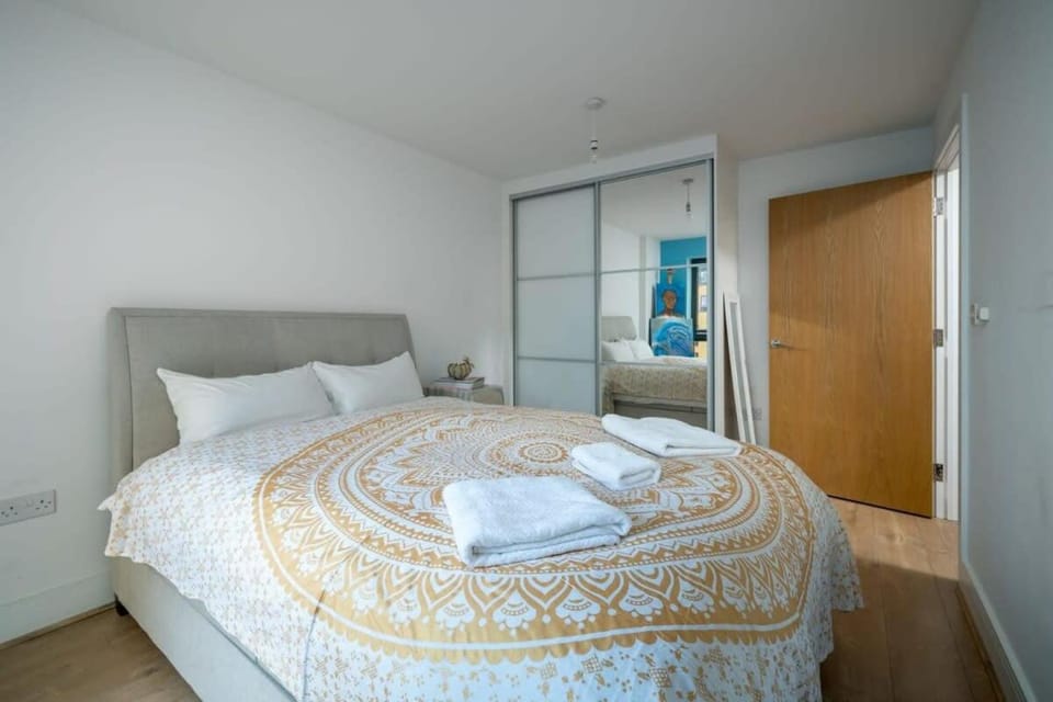 Bed, Photo of the whole room, Bedroom, towels, wardrobe