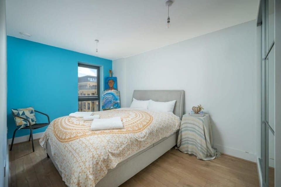 Bed, Photo of the whole room, Bedroom, towels, wardrobe