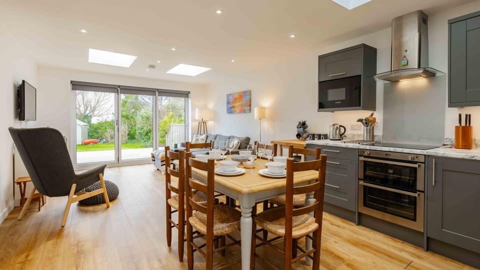 Kitchen or kitchenette, Living room, Dining area