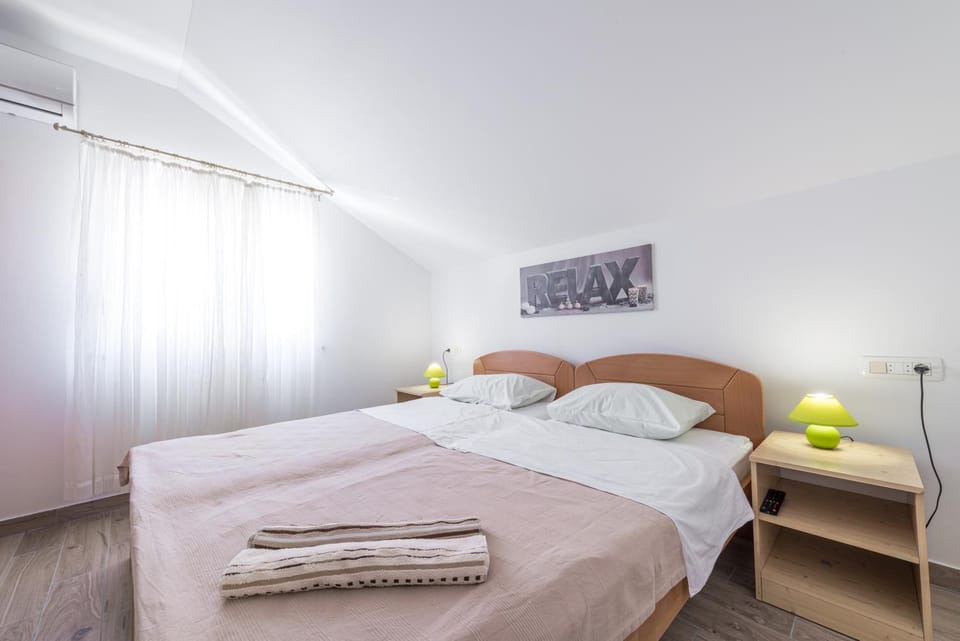 Bed, air conditioner