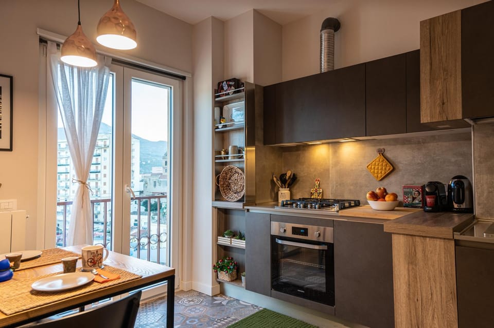 Coffee/tea facilities, Kitchen or kitchenette, Dining area, dishwasher, pet friendly, stove