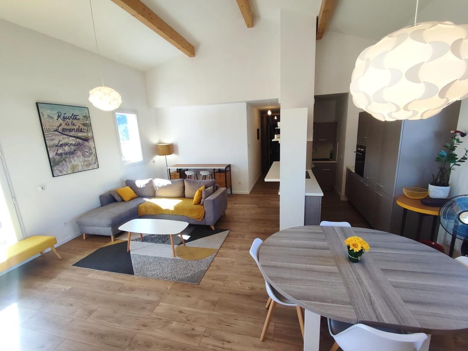 Terrasse 130m2 panoramique avec Climatisation Piscine - 3 chambres Apartment in Gréoux-les-Bains