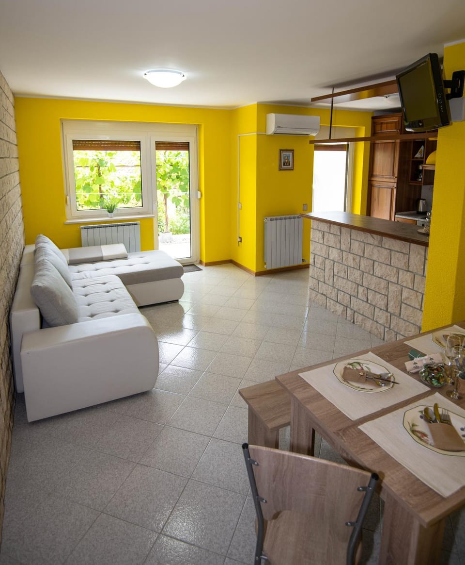Living room, Dining area, kitchen, kitchen