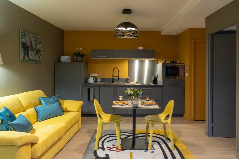 Living room, Dining area
