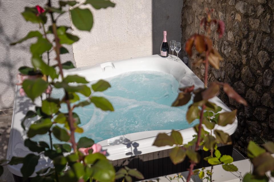Day, Hot Tub