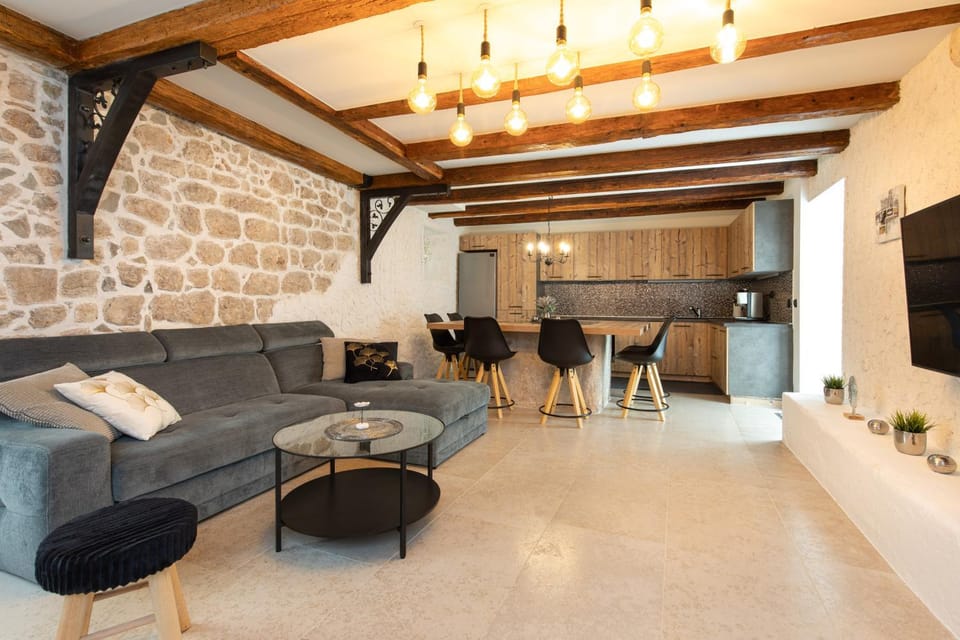 Kitchen or kitchenette, Living room, Seating area