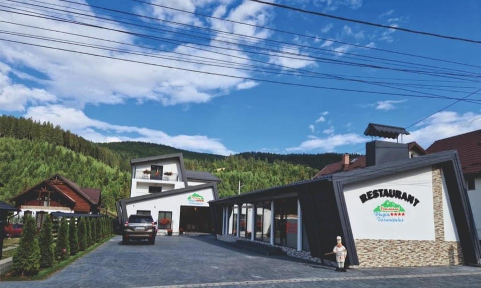 Property building, Restaurant/places to eat, Breakfast