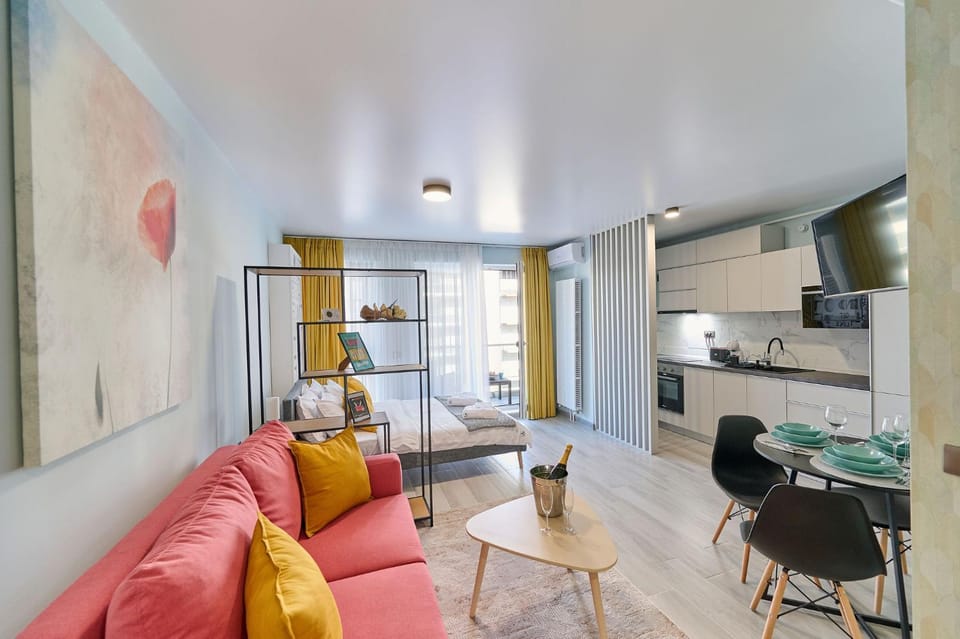 TV and multimedia, Kitchen or kitchenette, Living room, Seating area, Dining area
