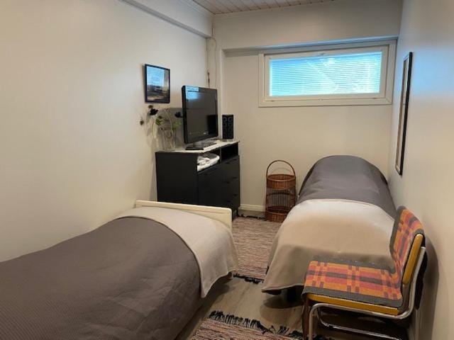 Bed, TV and multimedia, Bedroom