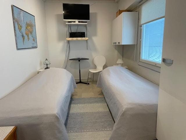 Bed, TV and multimedia, Bedroom