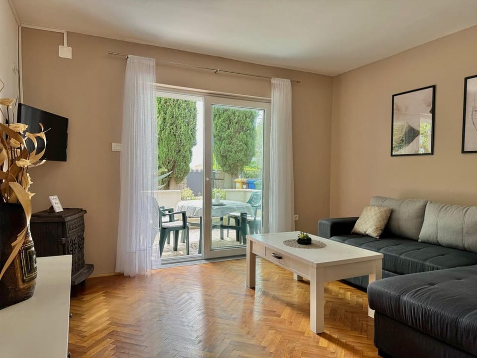 Shabby Chic Apartment DiSente nr1 close to Krk centre Apartment in Krk
