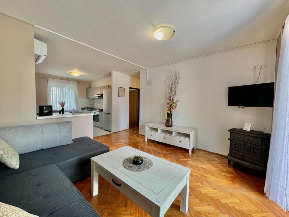 Shabby Chic Apartment DiSente nr1 close to Krk centre Apartment in Krk
