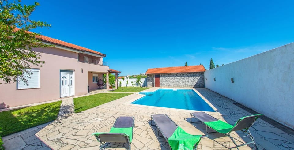 Property building, Patio, Swimming pool, Swimming pool