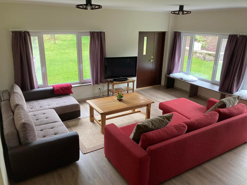 Communal lounge/ TV room