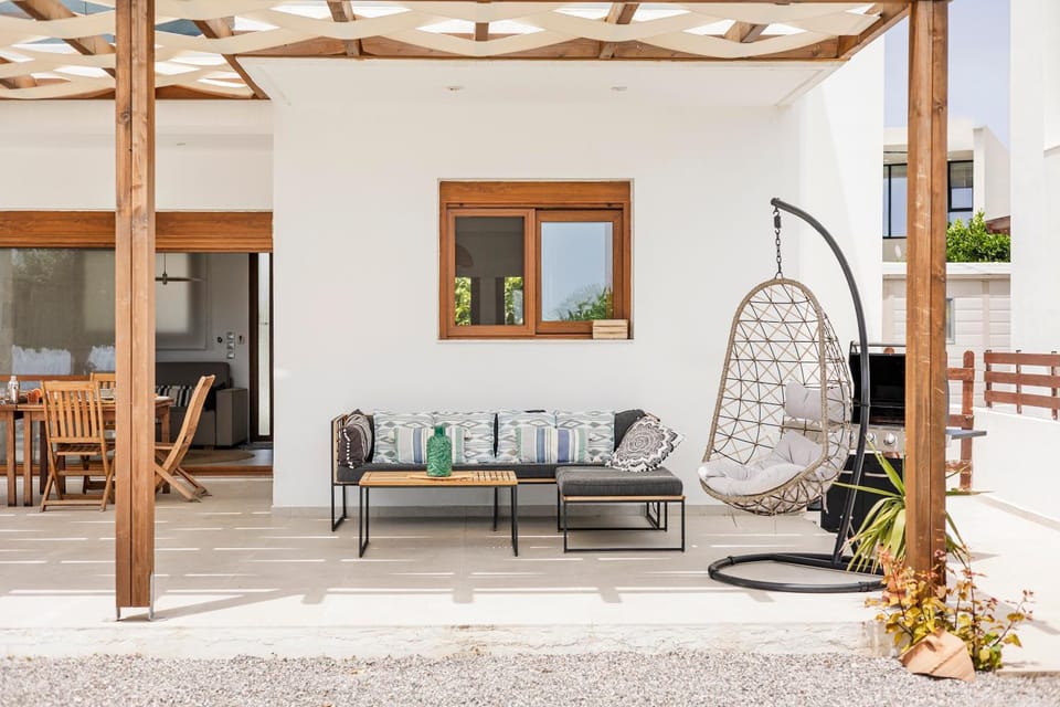 Patio, Living room