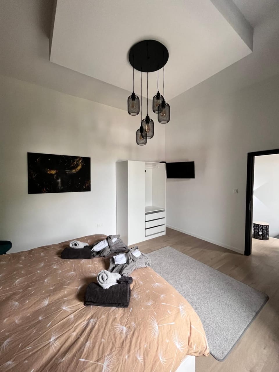 Photo of the whole room, Bedroom