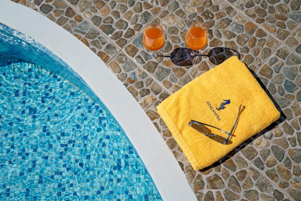 Food and drinks, Swimming pool, towels