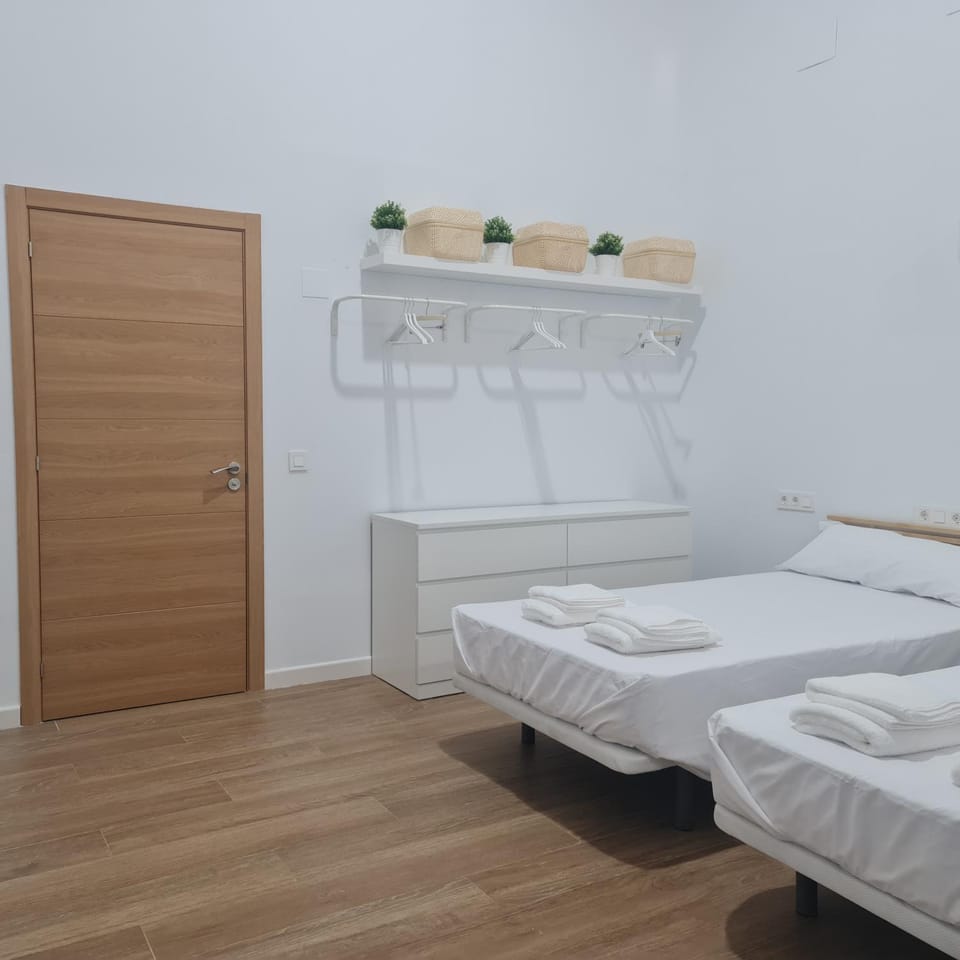 Photo of the whole room, Bedroom