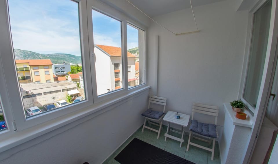 Balcony/Terrace, City view, Mountain view