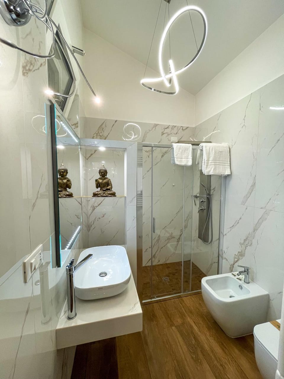 Shower, Toilet, Bathroom, bidet, towels