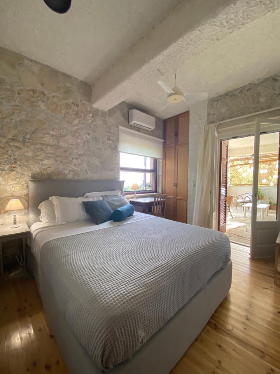 Πέτρινο σπίτι με κήπο και θέα στον ελαιώνα, Katouna Home II Apartment in Peloponnese, Western Greece and the Ionian