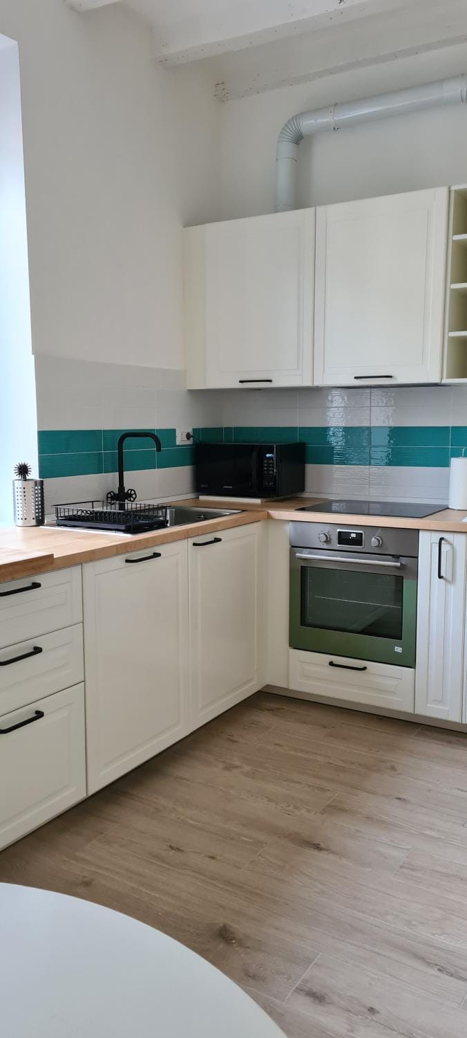 Kitchen or kitchenette, Communal kitchen
