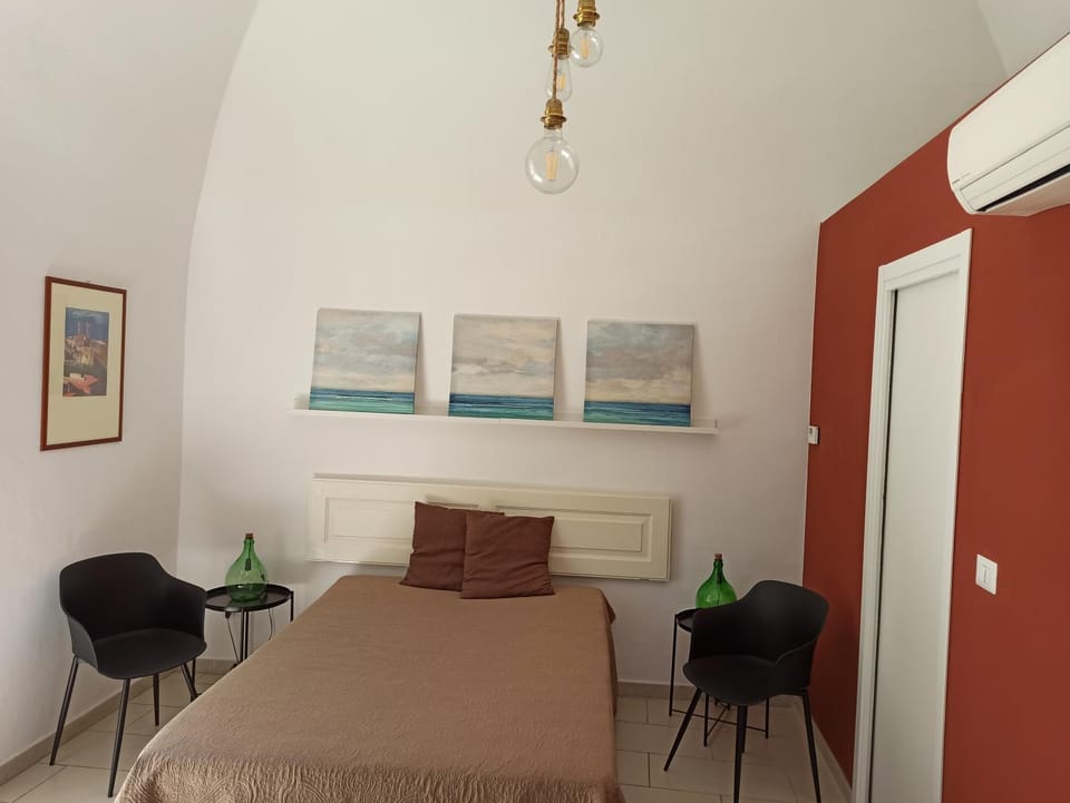 Bed, Photo of the whole room, Bedroom, air conditioner