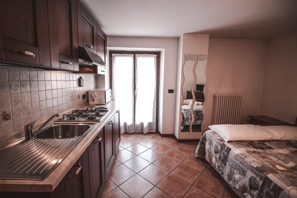 Kitchen or kitchenette