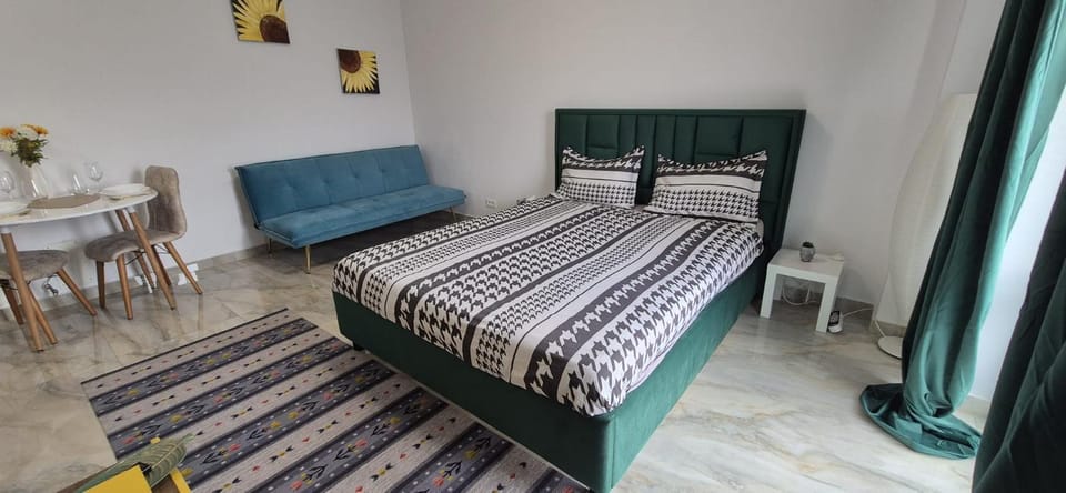 Marble Studio Apartment in Bucharest