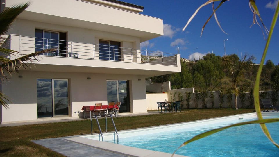 appartamento in moderna villa con piscina Apartment in Sicily