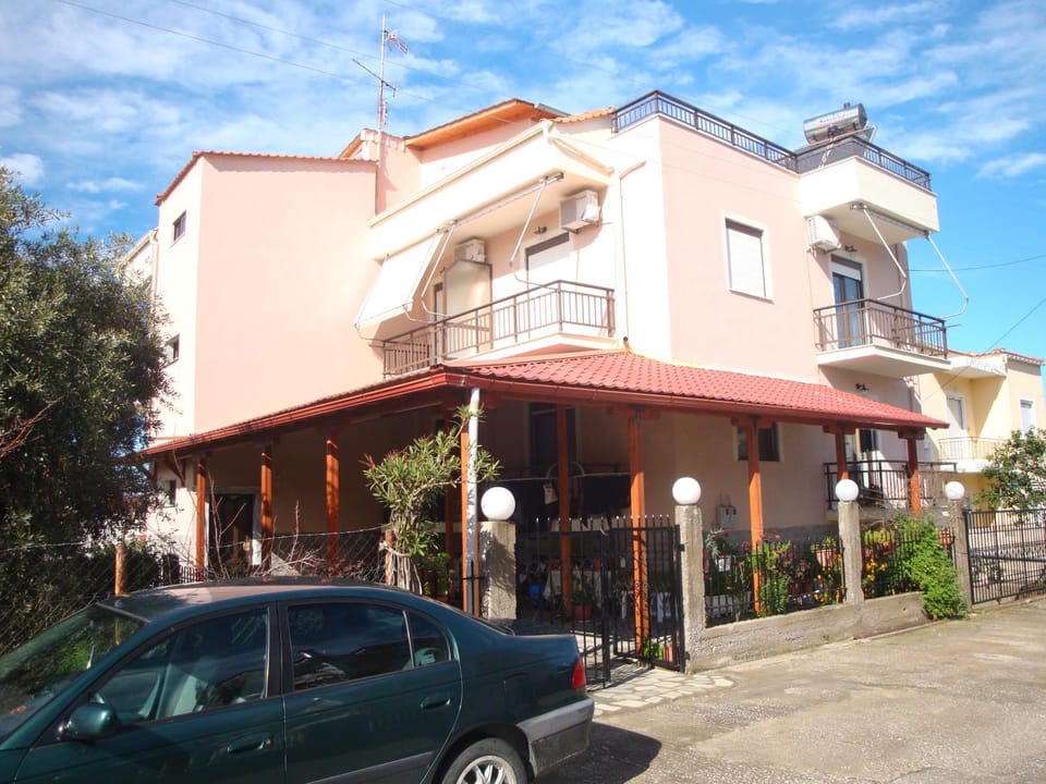 Facade/entrance, Area and facilities