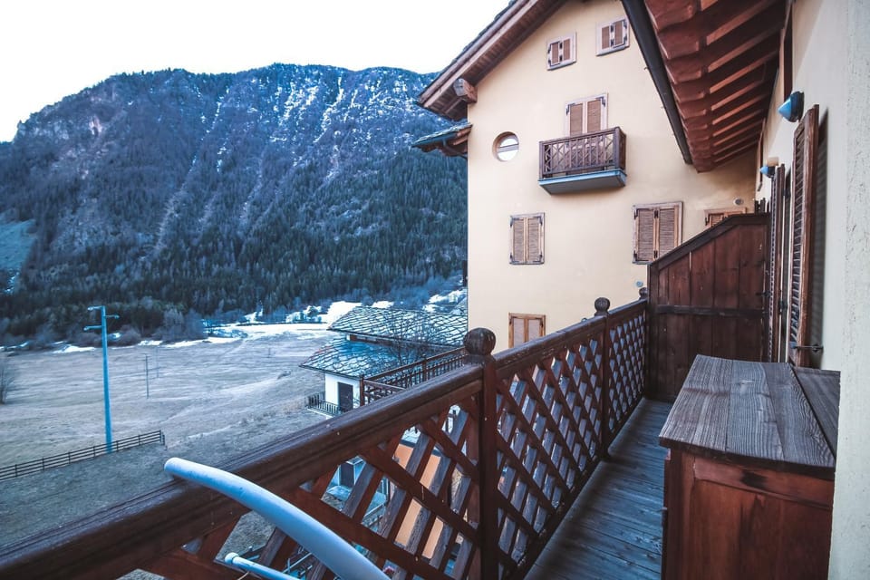 Balcony/Terrace, Mountain view
