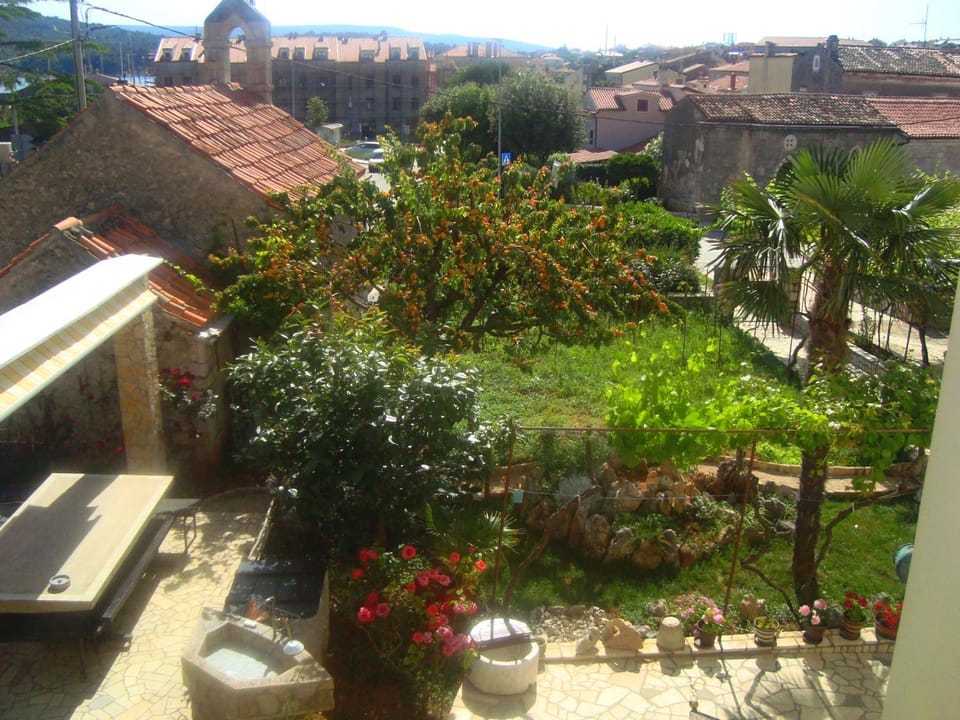 City view, Garden view