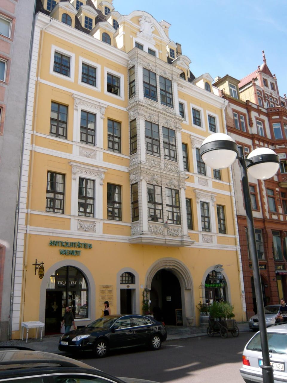 Facade/entrance