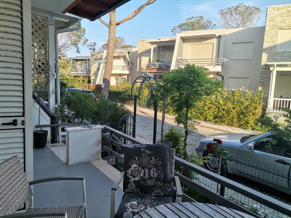Neighbourhood, Street view